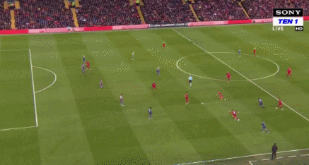 球星连续抢下关键篮板