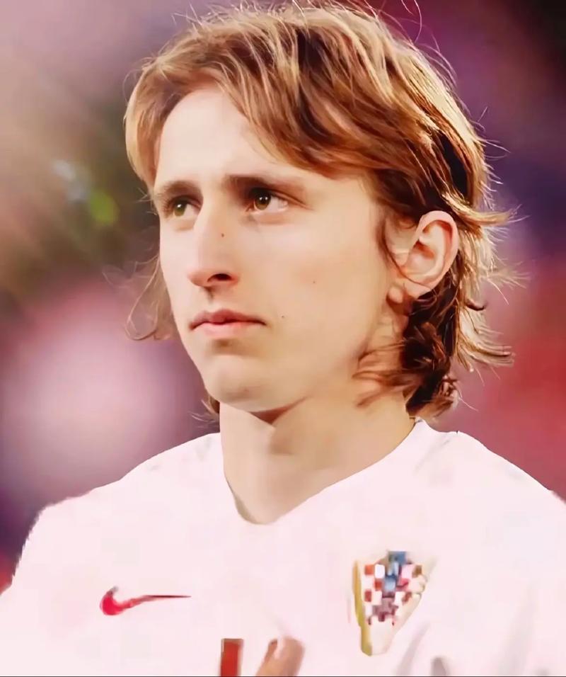 火箭以117：98大胜太阳，杜兰特28分，阿门31分，史密斯16分，全队十胜五负，西部第三。