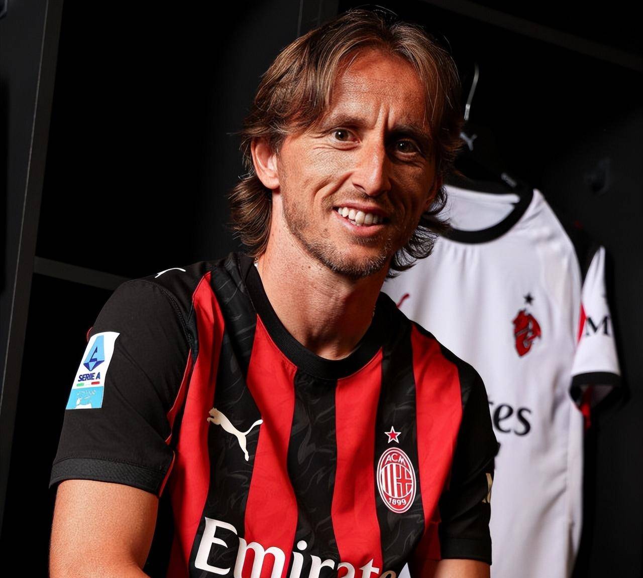 哈登率快船在常规赛中单挑魔术，连续4场得分超28分，但球队仍落后较大。