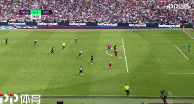 队报：里昂以750万签下捷克国脚攻击手舒尔茨