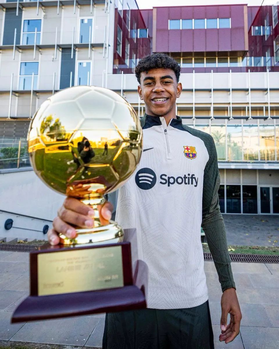 火药味十足，费内巴切与加拉塔萨雷在德比战赛前热身爆发冲突