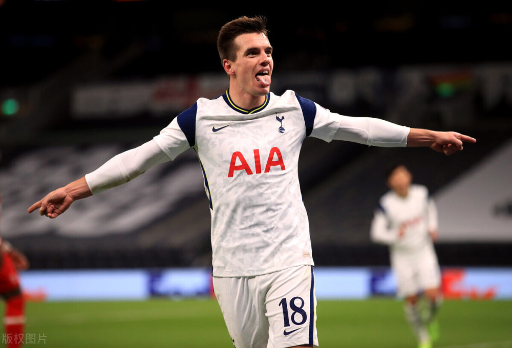 手感火热！里夫斯半场8中6贡献19分5篮板