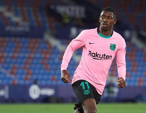 申京隔扣颜射亚当斯，后者按头锁喉遭申京“挑衅”：就扣你这混球